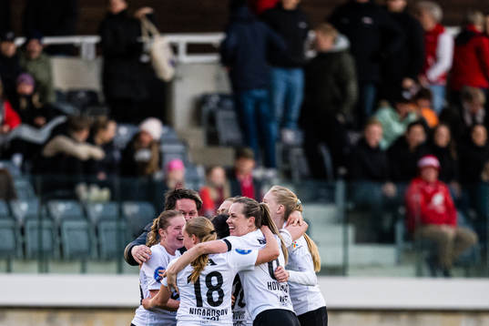 Stine Hovland of Arna-Bjørnar celebrates