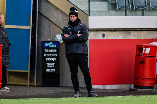 Olli Harder, head coach of Brann, looks dejected