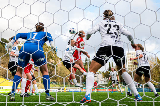 Miljana Ivanovic of Arna-Bjørnar and Marthine Østenstad