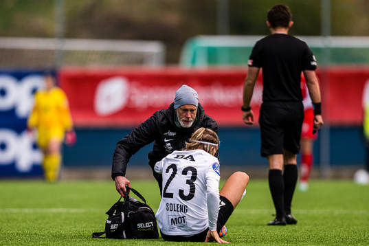 Lena Soleng Hansen of Arna-Bjørnar in pain