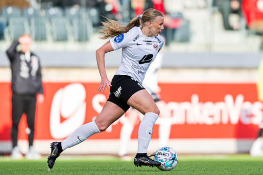 Helle Stenersen of Arna-Bjørnar