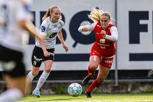 Linnea Sælen of Arna-Bjørnar and Nanne Ruuskanen of Brann