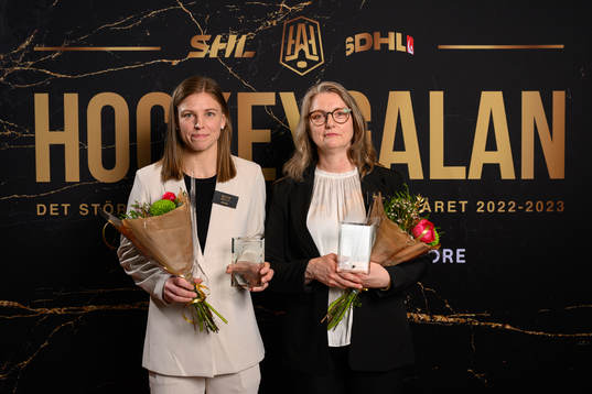 Sara Grahn med priset Årets forward som tilldelades Petra