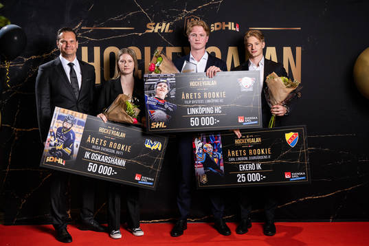 Patrik Hofbauer, Svenska spels vd, med Årets rookies Hilda