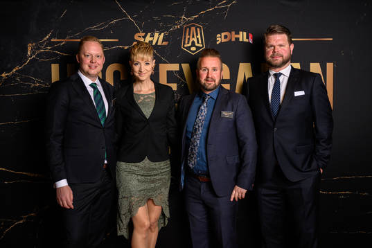Chrisoffer Karlsson, domarledning, med sällskap