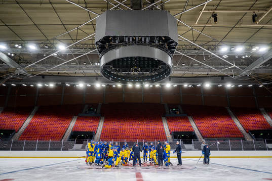 Players of Sweden at a practice session