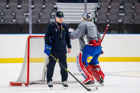 Head coach Sam Hallam and goaltender Lars Johansson of