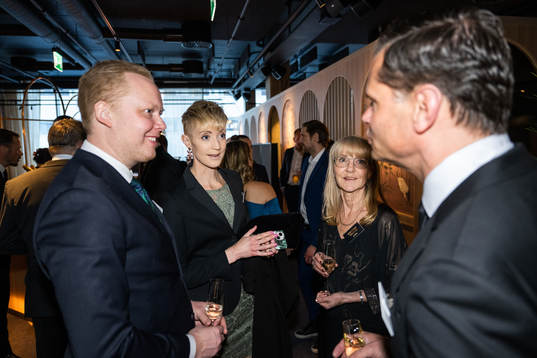 Andrea Hjelmåker, domarledning, och Helene Segerholt,