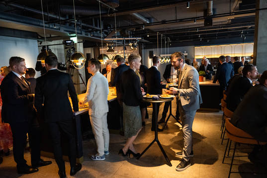 Andrea Hjelmåker, domarledning, och Ulf Lundberg, SIF