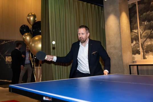 Rickard Forsberg Scandic, spelar bordtennis