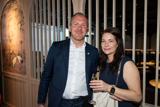 Johan Lindbom, tränare HV71, och Jennie Hjorth,