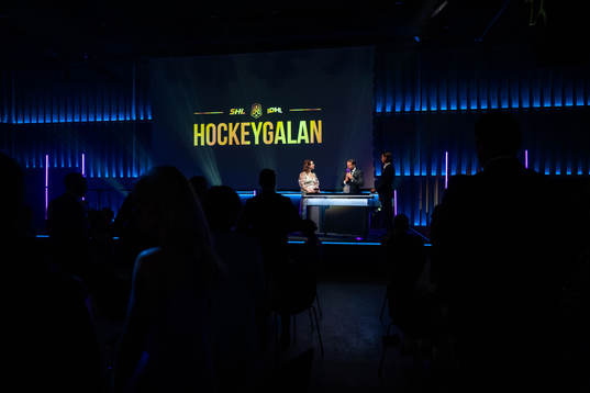 Linus Johansson, Färjestad delar ut och priset Årets