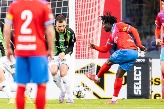 Helsingborgs Benjamin Acquah gör 1-1 målet