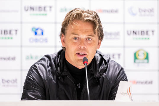 GAISs tränare Fredrik Holmberg på presskonferensen