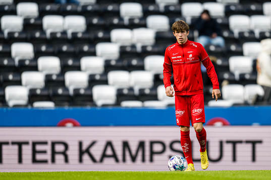 Niklas Jensen Wassberg of Brann warms up