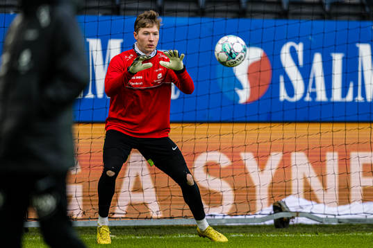 Mathias Dyngeland of Brann warms up