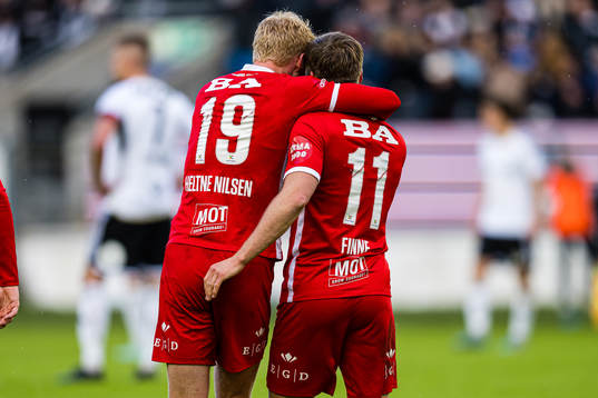 Sivert Heltne Nilsen and Bård Finne of Brann celebrates