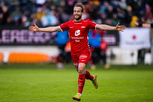 Bläddra bland fler bilder av Football, Eliteserien, Rosenborg - Brann