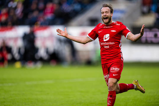 Bård Finne of Brann celebrates