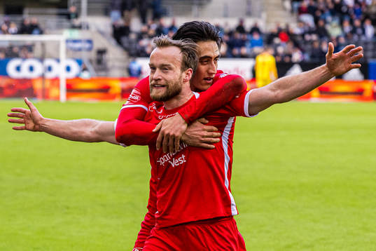 Bård Finne of Brann celebrates
