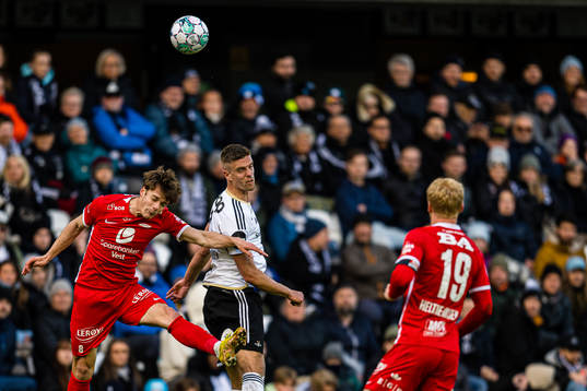 Felix Horn Myhre of Brann and Markus Henriksen of Rosenborg
