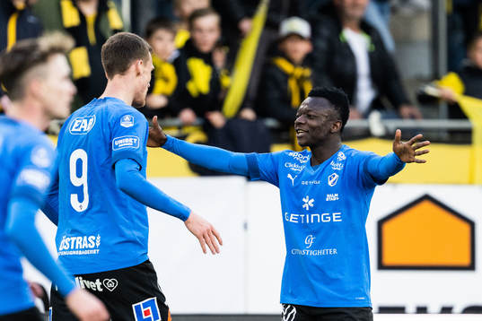 Halmstads Viktor Granath och Thomas Boakye jublar