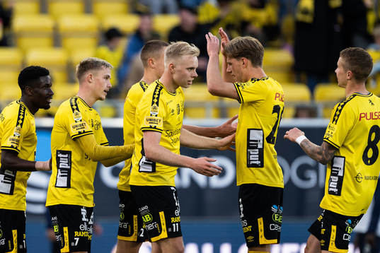 Elfsborgs Jacob Ondrejka jublar med lagkamrater