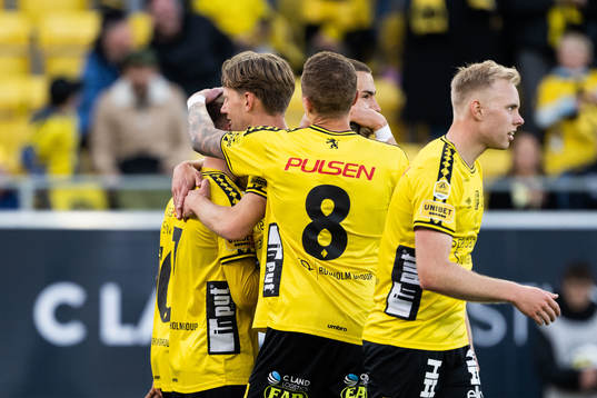 Elfsborgs Jacob Ondrejka jublar med lagkamrater