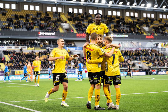 Elfsborgs Jacob Ondrejka jublar med lagkamrater