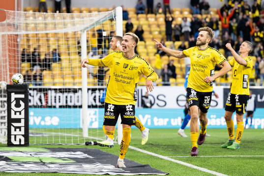 Elfsborgs Jacob Ondrejka jublar med lagkamrater
