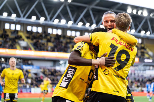 Elfsborgs Jeppe Møldrup Okkels jublar med Niklas Hult