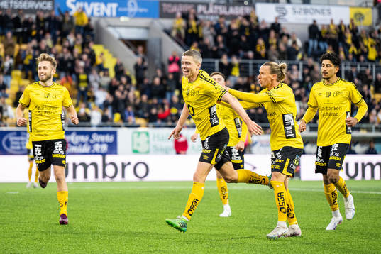 Elfsborgs Andre Ibsen Rømer jublar med lagkamrater