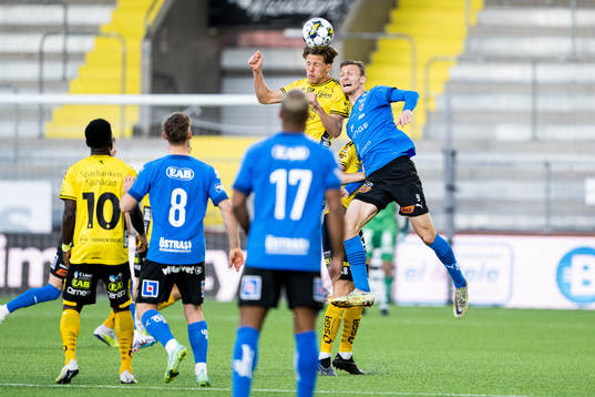 Elfsborgs Noah Söderberg och Halmstads Viktor Granath