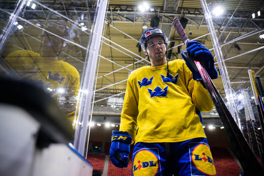 Henrik Tömmernes of Sweden at a practice session