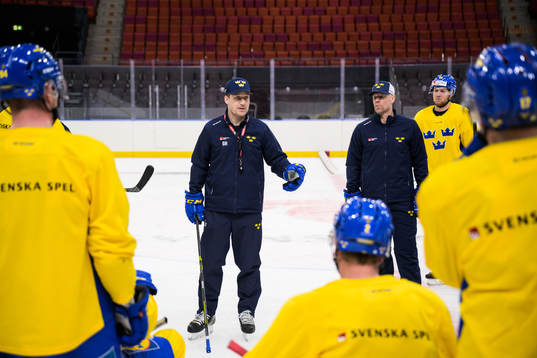 Head coach Sam Hallam of Sweden gives instructions to
