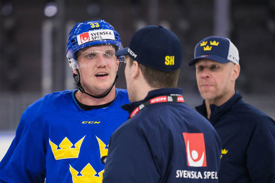Jakob Silfverberg and head coach Sam Hallam of Sweden at a