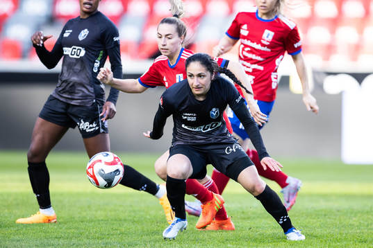 Vittsjös Sarah Stratigakis och Växjö DFFs Nesrin Akgun
