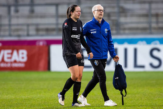 Växjö DFFs Thea Birgerud har ont