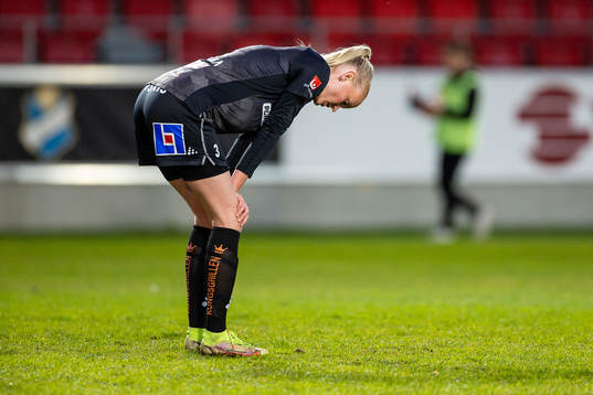 Växjö DFFs Emma Pennsäter deppar