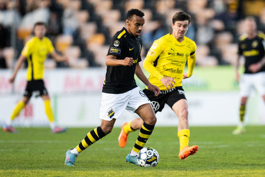AIKs Bilal Hussein och Mjällbys Jesper Gustavsson