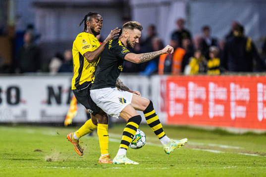 Mjällbys Mamudu Moro och AIKs Alexander Milosevic