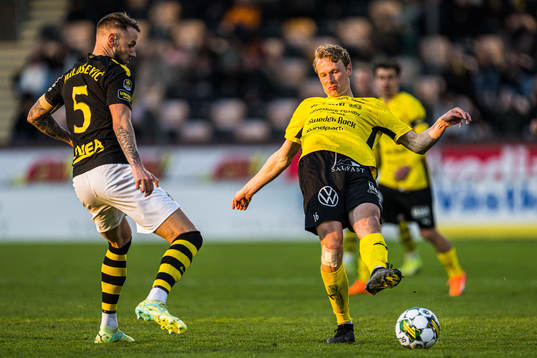 Mjällbys Alexander Johansson och AIKs Alexander Milosevic