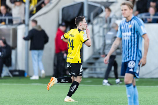 Häckens Lars Olden Larsen jublar