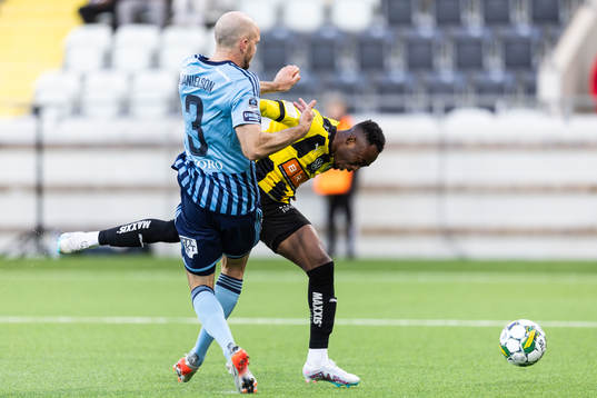 Djurgårdens Marcus Danielson och Häckens Benie Adama