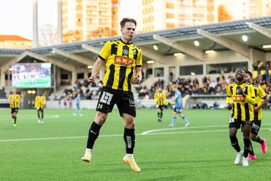 Häckens Lars Olden Larsen jublar