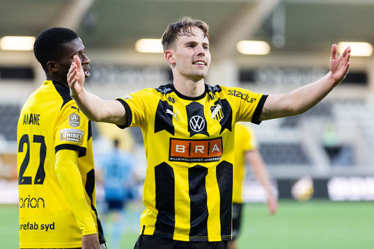 Häckens Lars Olden Larsen jublar