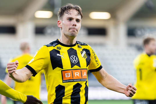 Häckens Lars Olden Larsen jublar