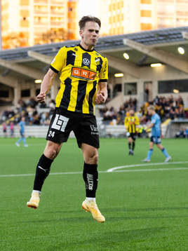 Häckens Lars Olden Larsen jublar