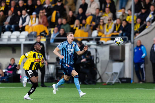 Häckens Benie Adama Traore och Djurgårdens Jesper Löfgren