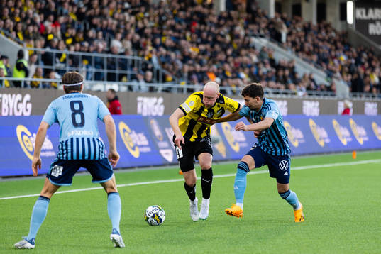 Djurgårdens Elias Andersson och Gustav Wikheim mot